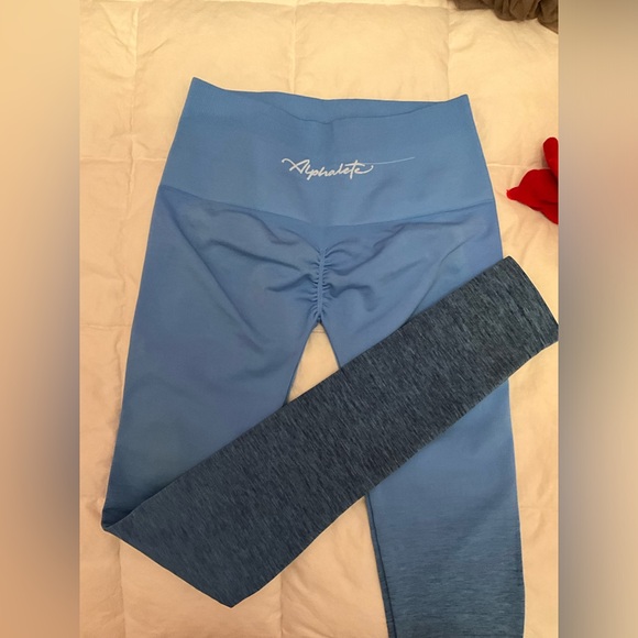 Alphalete Blue Moon Ombre  Scrunch Booty Amplify leggings - Picture 3 of 4